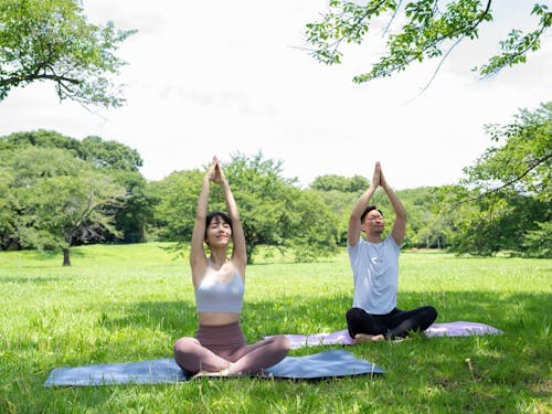 縄文の森で深呼吸、朝ヨガ体験（御所野縄文公園）