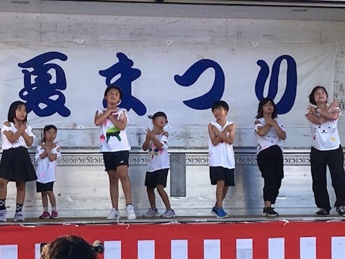 夏祭りでダンス披露
