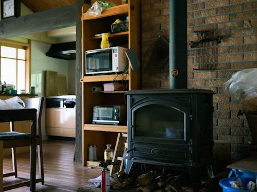薪ストーブ付のキッチン