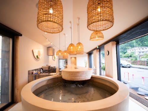 釣り堀側から見た店内