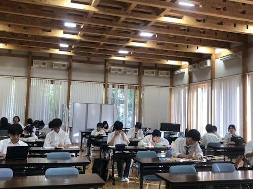 公営塾の自習の様子