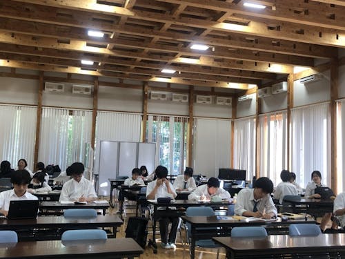 公営塾の自習の様子