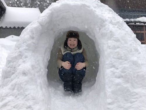 冬もやることがたくさんの葛川地域。大人がすっぽり入るかまくらも作れます