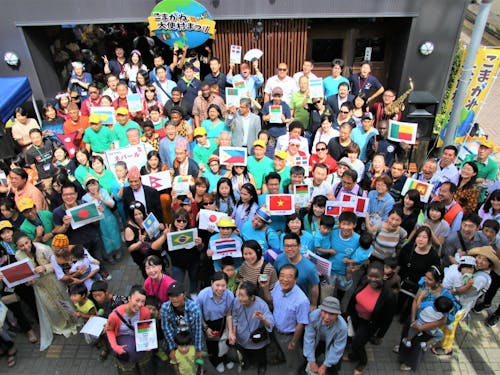 国際色豊かな駒ヶ根市(こまがね大使村まつりの様子)