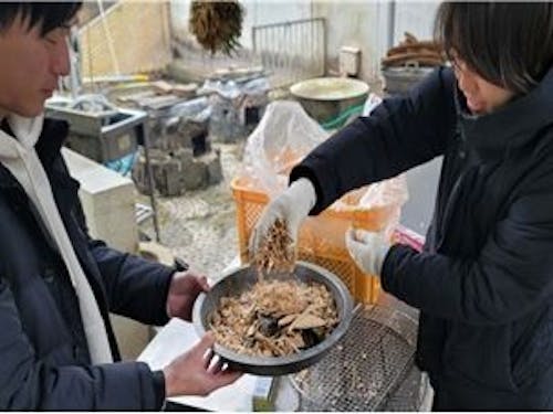 地元木材を利用した燻製づくり