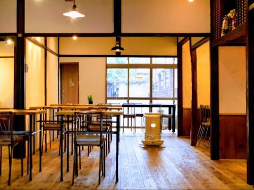 会場は築90年の古民家をリノベーションしたコミュニティカフェ