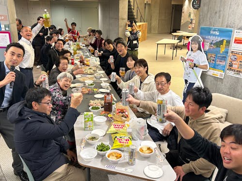 新しく出来た施設で恒例のごちゃ混ぜ交流会(町長、副町長も参加)