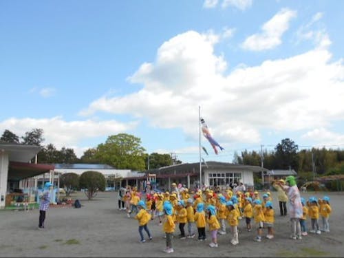 広い園庭でのびのび遊べます♩