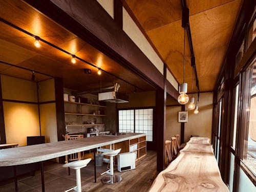 空き家をリノベーションした惣菜屋・地域のコミュニティキッチン