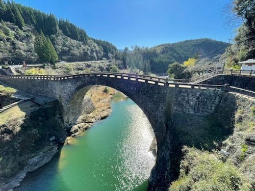 江戸時代後期に架けられた石橋の中では日本最大級の「霊台(れいだい)橋」