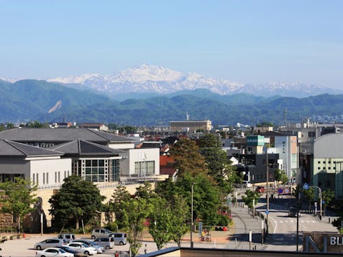 市街地から見た白山