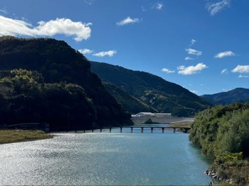 那賀川が流れる、のどかな田舎風景です