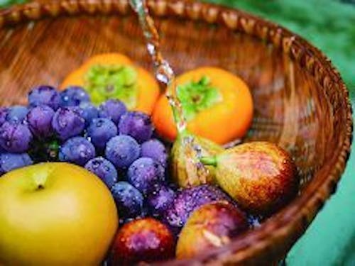 柿、梨、葡萄といった果物等農産物や美しい水と肥沃な大地が育む産物は数多いです。