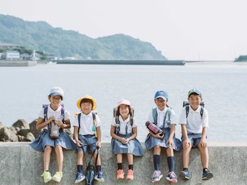 自然にあふれた環境でのびのびと暮らすこどもたち