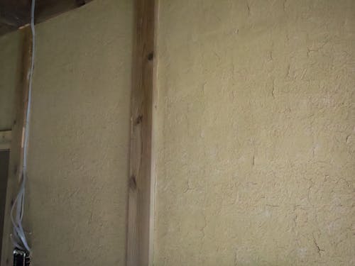 塗った人の思いがこもった土壁