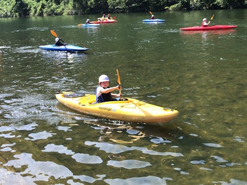 体験教室ではカヌーや田植え、竹灯籠作り、雪遊び等、自然・文化を体験します^^
