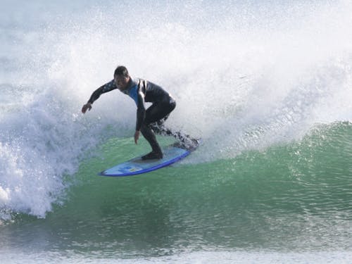 このために高鍋に移住する人もいるというサーフィン体験も!