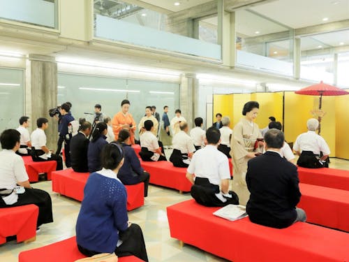 会場に呈茶席を設け｢茶道｣とコラボ