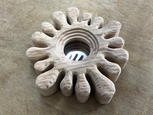 錯覚を体感できる仕掛けを仕込んだ「奇天烈鏡(きてれつきょう)」