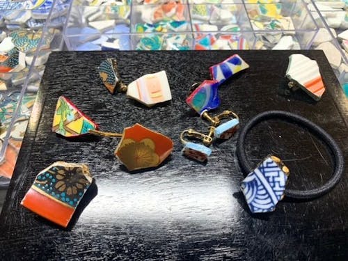 九谷焼の破片を使ってアクセサリー作り (石川県)