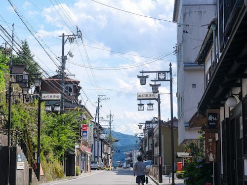 谷間にある木曽地域の中心地