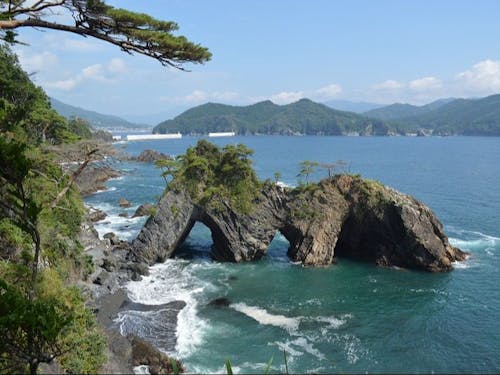 大船渡を観光名所の一つ穴通磯(あなとおしいそ)。観光分野でも隊員を募集中です!