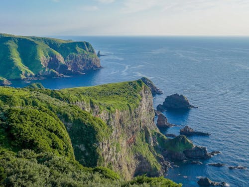 大迫力!300メートルの大絶壁「摩天崖」