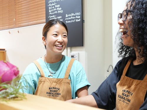 お客様も顔見知りの方も多く、会話が絶えないアットホームな職場です。