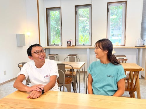 新たにに併設された父島のカフェスペース。島の果物を生かしたソフトクリームが人気。