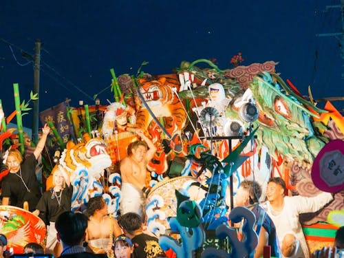 力強さを競う「喧嘩太鼓」は迫力満点