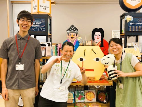 左から「時おこす司書」「飛び出す司書」「エディトリアル司書」