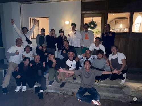 石垣島の仲間たち 2024年年末 忘年会の集合写真!チームワークの良い社風です