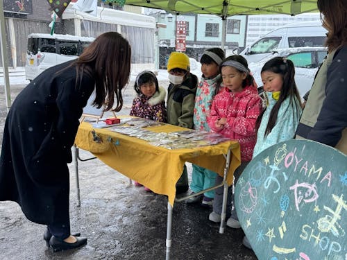 湯田中駅前で手作り雑貨の販売。