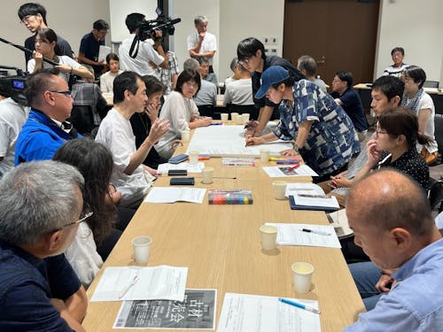 氷見市中央町復興まちづくり会議の様子
