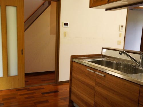 交換済みの母屋のキッチン