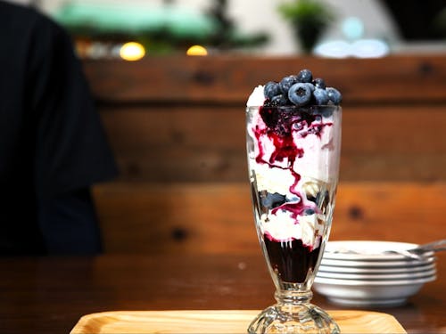 【稲本さんの職場】果樹園で採れたブルーベリーがパフェに。