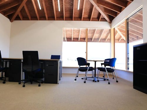 今回募集のオフィスの窓からは、仙丈ヶ岳をはじめとする「南アルプス」を一望！