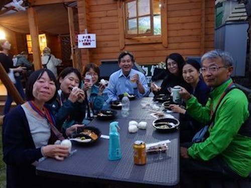 3日目の夜ご飯場所にサプライズで矢口町長が!町長の手作りおにぎりをいただきました