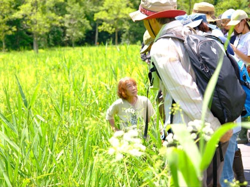 講師の坂田昌子さんからの説明を受ける参加者の方々