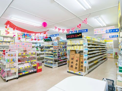 包装資材を取り扱っている様子