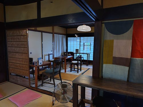 伝統的な町屋の雰囲気が残るらっこやさんの素敵な店内