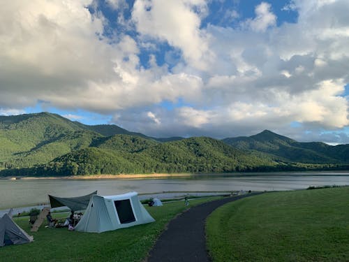自然を満喫できる「かなやま湖」でのキャンプ！