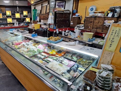 お店には季節の野菜を中心に多種多様な漬物が並ぶ