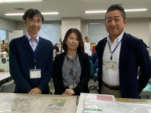 企画広報課の和田さん(左)、都市計画課の粥川さん(中)と篠田さん(右)