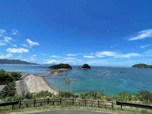 日常に溶け込む、咸陽島の海の道