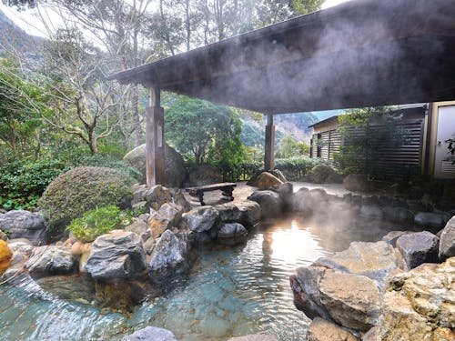仕事終わりは泉質が自慢の温泉とサウナで1日の疲れを癒やしましょう