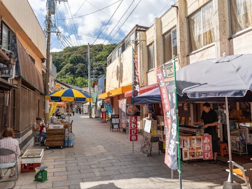 いろんなお店で賑わう呼子朝市
