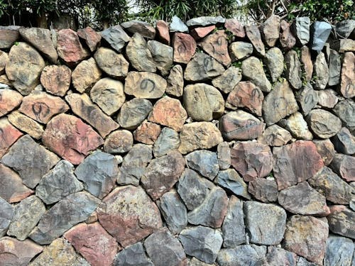 中々見かけない「の」の文字の石垣