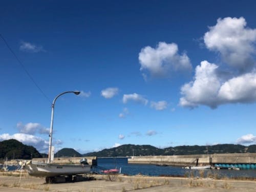 県庁所在地の松山市にも離島があります