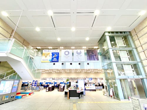 市役所1Fのメインエントランスには毎日多くの来庁者が訪れます。